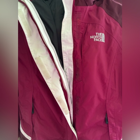 North Face Women’s Pink/Cranberry Hooded HyVent Winter Ski Jacket; Size S/P - Picture 13 of 14
